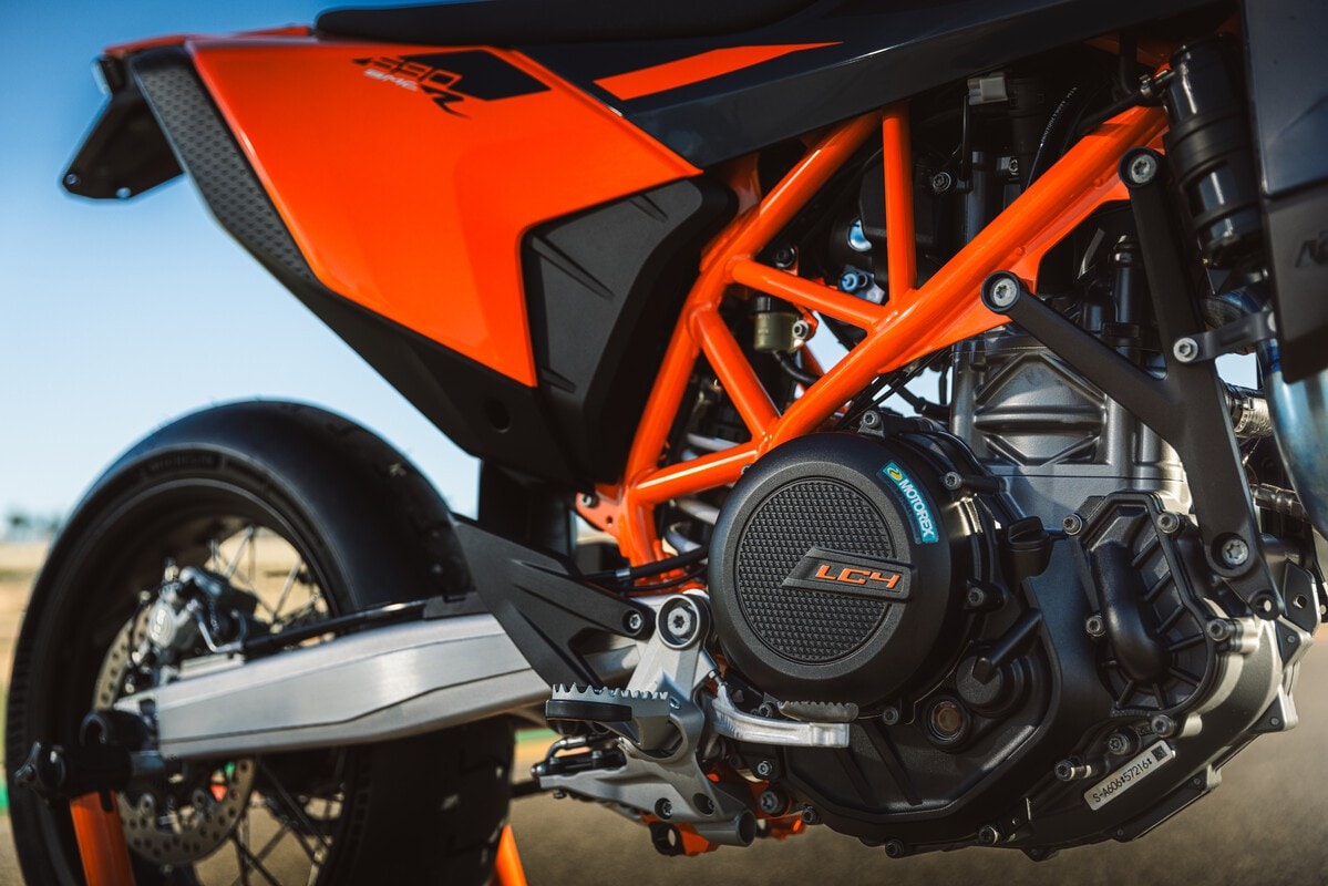 Presentate le nuove KTM 690 Enduro R e 690 SMC R 2026